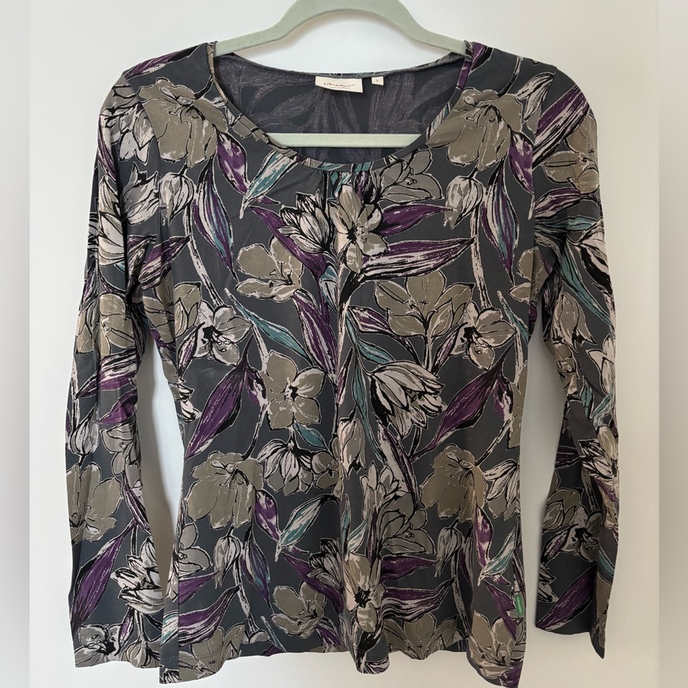 Vintage Jackpot Gray Floral Long-Sleeve Scoop Neck Top Fits like Medium